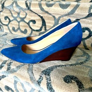Sole Society blue suede wedge pumps
